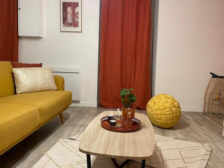 Comme Un Air De Provence A Blois Apartment Bagian luar foto